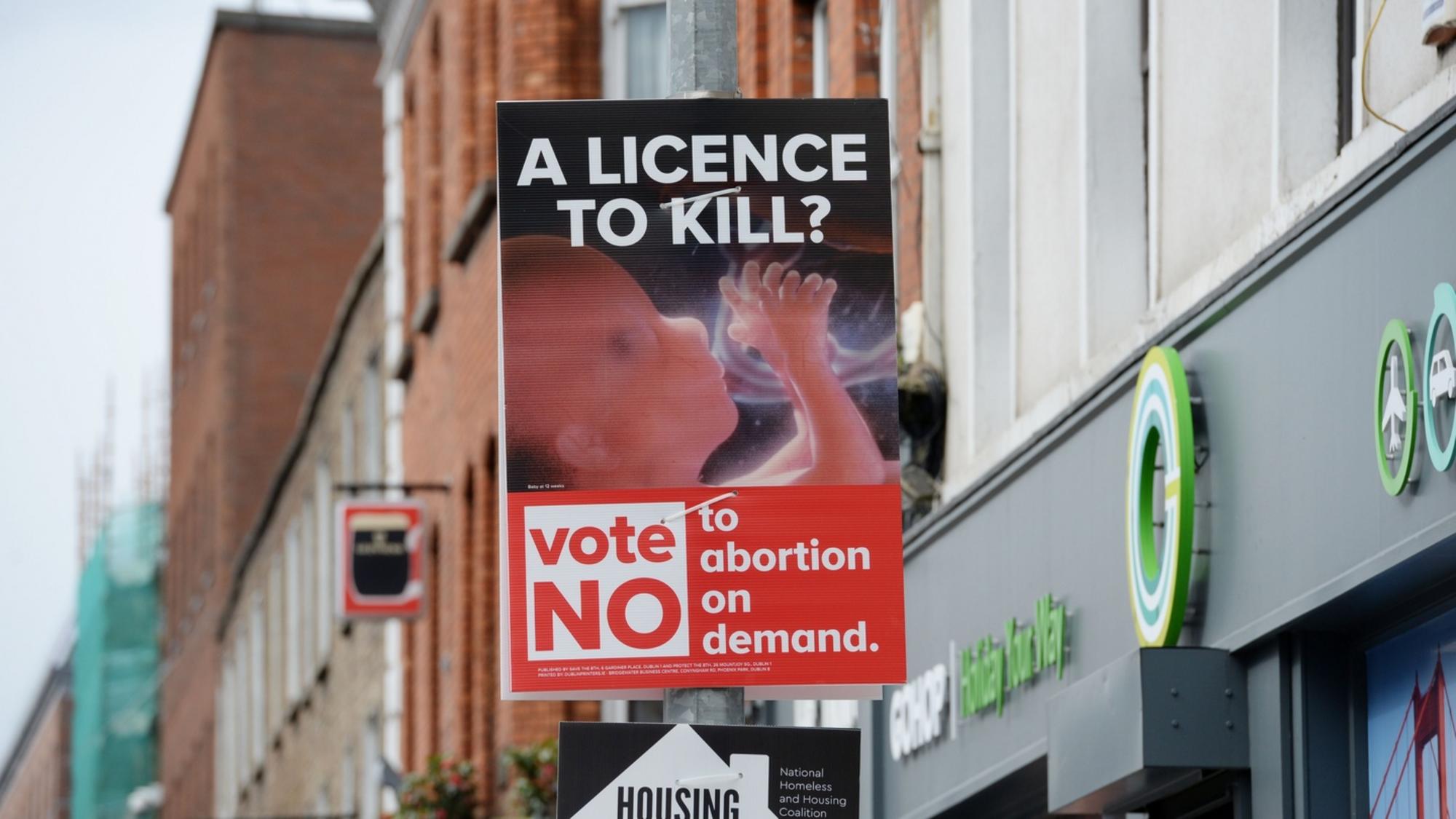 Cartel de propaganda del "no" al aborto en Irlanda